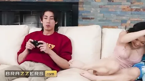 Si pierdo dice que me podrá follar el culo así que creo que voy a perder ...