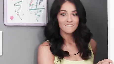 Des sœurs jumelles prennent du plaisir avec le pénis du fils du voisin, incroyable !