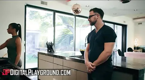 Menudo culo tiene la amiga de mi mujer, lo que daría por comérselo !!