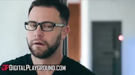 Menudo culo tiene la amiga de mi mujer, lo que daría por comérselo !!