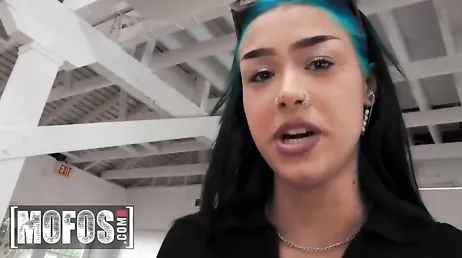 Pero querida Nicole Rae, que coño haces follándotelo en tu puesto de trabajo?