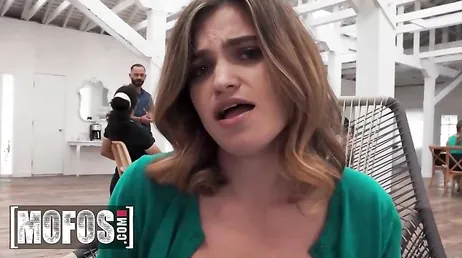 Pero querida Nicole Rae, que coño haces follándotelo en tu puesto de trabajo?