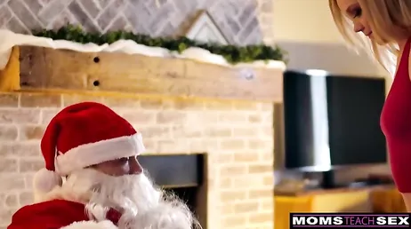 Mare e hija recuerdan la follada que les metió Papá Noel las pasadas navidades