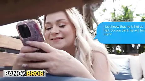 Marcando un gran coño para ver si el negro se fija en ella de una puta vez