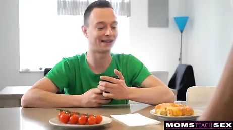 La madre rumana de mi compañero de trabajo es puta como ella sola