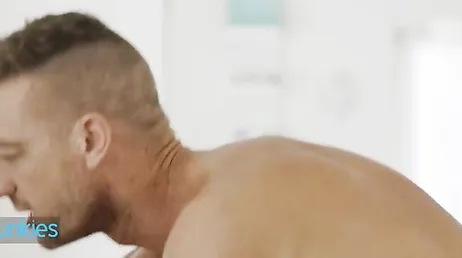 Mi sobrino quiere que abra las piernas porque me quiere comer el coño