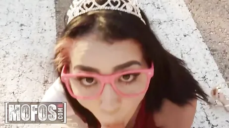 La venezolana acaba follando en la calle con el gran Jordi El Niño Polla