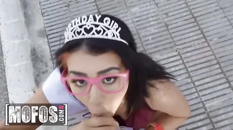 La venezolana acaba follando en la calle con el gran Jordi El Niño Polla