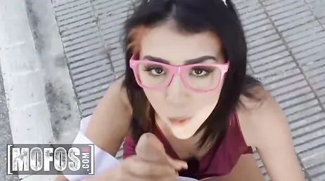 La venezolana acaba follando en la calle con el gran Jordi El Niño Polla