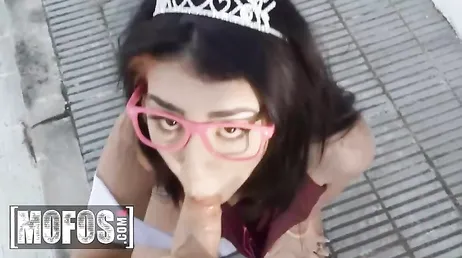 La venezolana acaba follando en la calle con el gran Jordi El Niño Polla