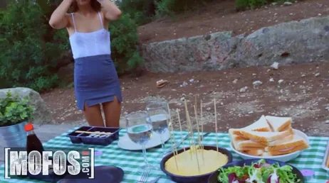 La italiana me invita a cenar y parece que la cena es ella, es su cuerpo ...