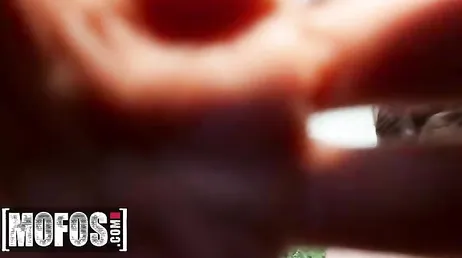 La italiana me invita a cenar y parece que la cena es ella, es su cuerpo ...