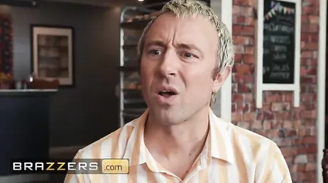 Ella follándose al camarero y el marido esperando en la mesa, que puta !!