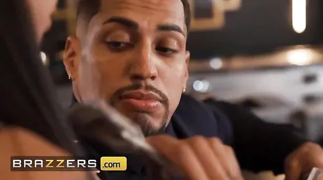 A mi hijastra le gustan mucho los hombres con las pollas gordas y grandes