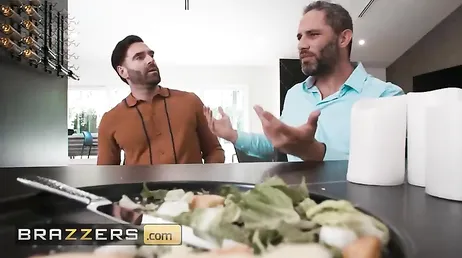 Pero qué coño está pasando? mi mujer se lo está comiendo a una amiga !!