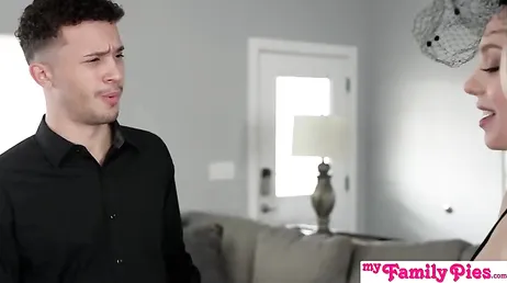 La viuda se planta en el entierro de su pareja con unas ganas de tener sexo ...