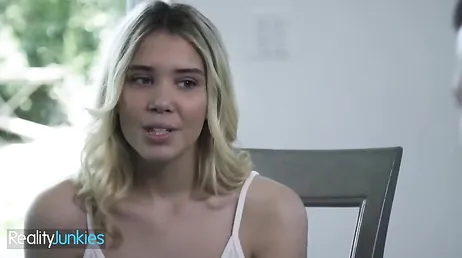 Ma seriamente, sorellina, come fai a saper muovere il culo così bene...?