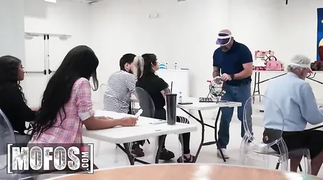 Si me prometes no decir nada te la chupo y me la podrás meter ahora !!