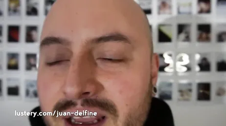 Cavalco sopra il mio vicino calvo e lo faccio venire all'istante