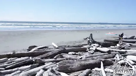 Ma sœur est une vraie salope, elle couche avec des mecs en camping.