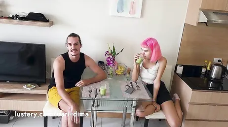 Que ganas tengo de follarme a mi compañero de habitación joder ... !!