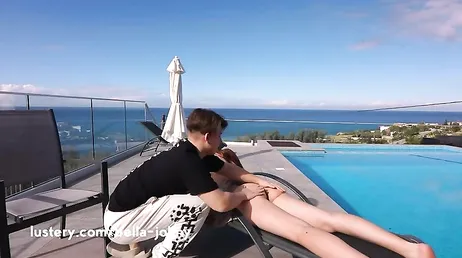 Qué pesado es mi hermanastro, me quiere tocar las tetas todos los putos días