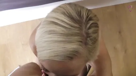 No seas tímido hijo, ahora que no está papá me la puedes meter enterita !!