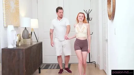 Pero hermanita, que cojones haces haciéndole una paja a tu masajista?