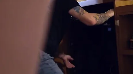 Mi cuñado me acaba de follar mis dos agujeros, me ha dejado muy relajada