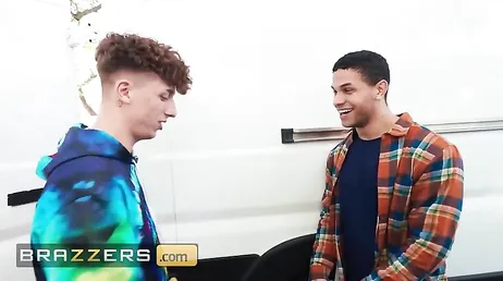 Dos parejas se van de acampada y se pasan todo el puto día teniendo sexo