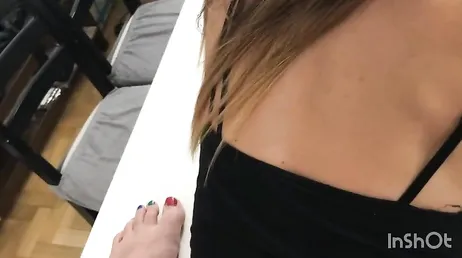 Esposa sumisa disfruta siendo follada con polla y con consolador a la vez