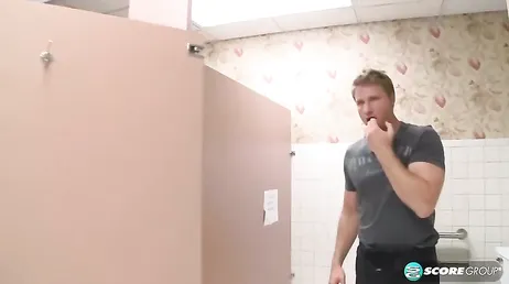 Ya está bien mamá !! te recuerdo que se la estás chupando a mi novio joder