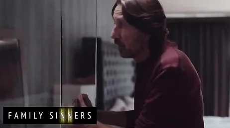 Me da vergüenza que mi padrastro me vea desnuda .., le gustaré ..?