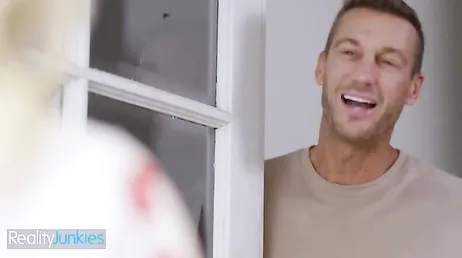 La enfermera tiene las tetas muy caidas .., pero me la follaría igual la verdad