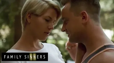 La vecina divorciada tiene sexo con el hijo de la vecina, menuda zorra