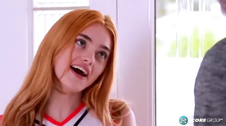 Le enseño a papá mis bragas blancas preferidas .., creo que le han gustado