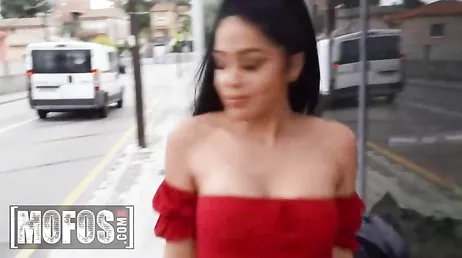 Jordi El Nino Polla se liga a una chica rumana en la calle y tiene sexo con ella