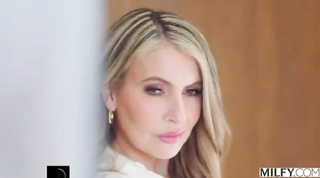 Todo jovencito quiere metérsela siempre a una mamá como Gigi Dior