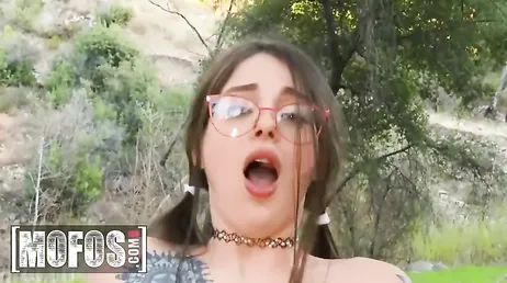 Pero querida Maddy May, que haces chupándosela a tú chico en el parque?