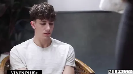 Hijo mío !! vaya polla gorda que me acaba de clavar tú mejor amigo ...