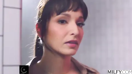 Hijo mío !! vaya polla gorda que me acaba de clavar tú mejor amigo ...