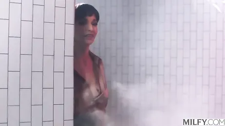 Hijo mío !! vaya polla gorda que me acaba de clavar tú mejor amigo ...