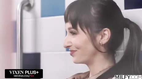 Hijo mío !! vaya polla gorda que me acaba de clavar tú mejor amigo ...