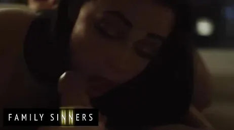 Menuda mamada me está haciendo y además, mirar que coñito tiene joder ...