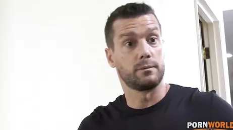 Ama de casa acaba teniendo sexo con el electricista .., menuda follada la mete