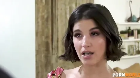 Ama de casa acaba teniendo sexo con el electricista .., menuda follada la mete