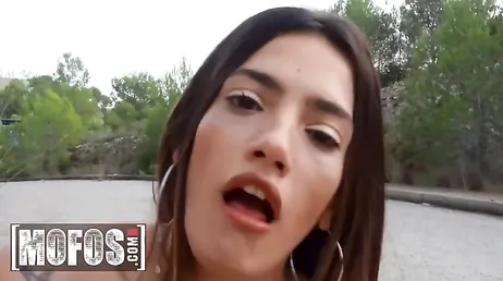 Jordi El Niño Polla y Penelope Cross, sexo gratis en plena calle