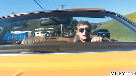 Pero que coño hace esa agente de policía liándose con un ladronzuelo ..?