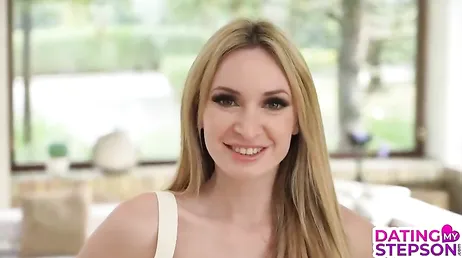 Mamá me invita a cenar, creo que la cena acabará en sexo duro ... !!