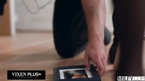 Uno de mis empleamos me rompe las medias y ahora me mete los dedos